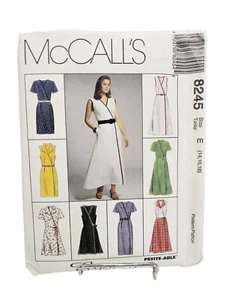 Vintage McCall's #8245 Größe E 14-16 zierliches Wickelkleid ungeschnitten werkseitig gefaltet - Bild 1 von 3