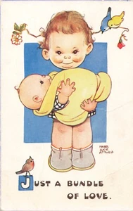 Mabel Attwell Postkarte Mädchen mit einem Konvolut Liebeskünstler signiert um 1920 Z9 - Bild 1 von 2