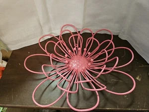 Vintage Hippie METALL WAND BLUME Power Gänseblümchen PINK Drahthaken MOD Retro Kunst Mid Century - Bild 1 von 2