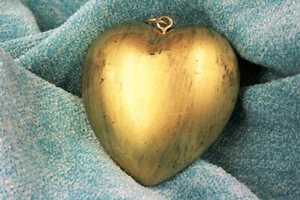Ciondolo a cuore in ottone. Grande. Ciondolo cuore in ottone. Grande. - Foto 1 di 5