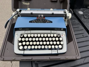 Nice! 1974 Smith-Corona Galaxie 12 Blue Vintage Portable Typewriter - Picture 1 of 9