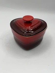 Le Creuset Herzform Steinzeug rot 8 Unzen Auflaufförmchen mit Deckel 08,36 - Bild 1 von 9