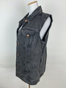 levis vest black