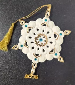 LENOX "2005 Annual Gemmed Christmas" Porcelain Snowflake Ornament - Picture 1 of 2