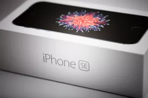 Apple iPhone SE 16/32/64/128GB All Colour Unlocked 4G UK Grade A+ in Apple BOX - Picture 1 of 11