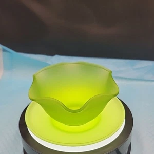 Green Frosted Glass Bowl and plate - Picture 1 of 6