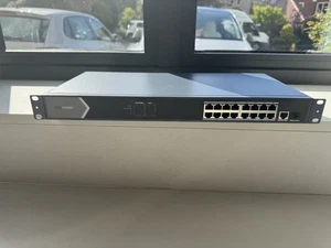 Hikvision 16-port PoE Switch + 2 Gigabit Uplink Ports DS-3E0326P-E - Picture 1 of 10