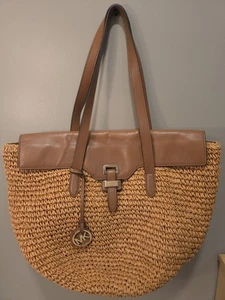 Bolso de Mano Michael Kors Grande Tejido de Paja Cartera, Borde de Cuero Tostado, Herrajes Dorados - Imagen 1 de 14