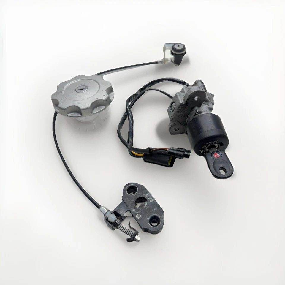 15-21 JUEGO DE LLAVES DE ENCENDIDO DUCATI HYPERMOTARD 821.939 CON TAPA DE GAS Y CERRADURA DE ASIENTO Foto 1 de 4