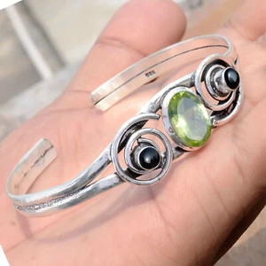Oval Cut Peridot & Black Onyx Gemstone 925 Sterling Silver Cuff Dainty Bangle - Picture 1 of 7