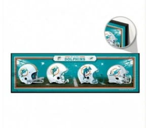 🏈🏈MIAMI DOLPHINS HELM DESIGN IM LAUFE DER JAHRE HOLZSCHILD 9"x30" 🏈🏈 - Bild 1 von 2