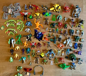 Ben 10 Figuren Sammlung Omnitrix, Aliens, Fahrzeuge, Karten – Konvolut, Sammlung - Bild 1 von 15