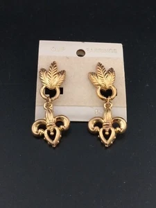 1980er New Old Stock goldfarbene strukturierte Ohrhänger Fleur-de-Lis Ohrclips - Bild 1 von 6