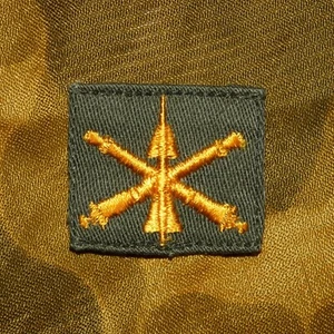 1960s US Army Anti Aircraft Artillery Officer BOS OD Sateen Cloth Collar Badge - Bild 1 von 2