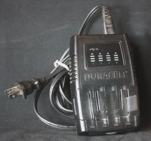 Duracell CEF21 NiMH Battery Charger AA and AAA - Picture 1 of 3