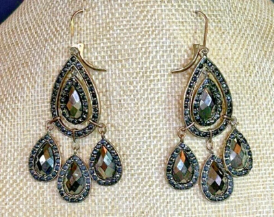 Pendientes de aro con bloqueo doble piedra lágrima marrón oscuro con 3 acentos colgantes 25 Foto 1 de 4