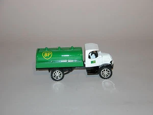 1995 BP 1935 MACK TANKER BANK LOCKING COIN BANK WITH KEY ERTL DIECAST CHINA  - Bild 1 von 6