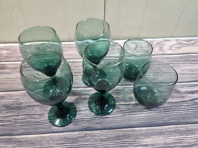 Juego de 4 copas verdes vintage Libbey lágrima enebro, 2 vasos verdes más pequeños  Foto 1 de 4