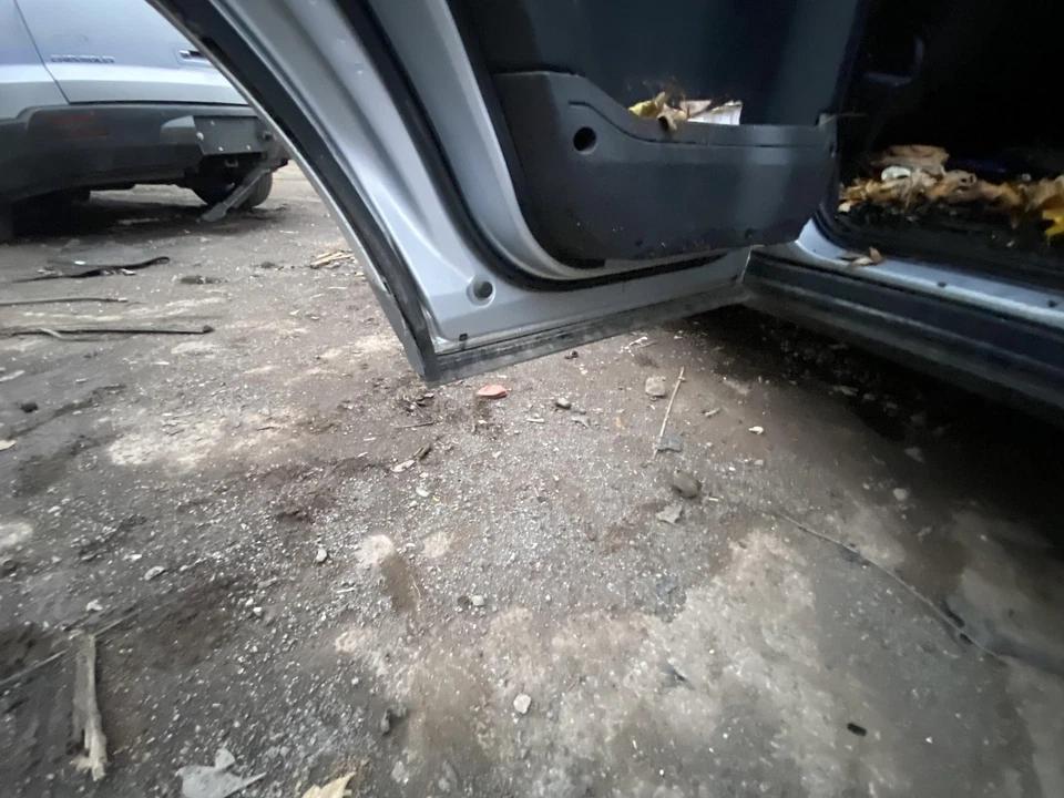 Used Rear Left Door Assembly Rear Side fits: 2012 Land rover Lr4 L. privacy tint Foto 1 de 4