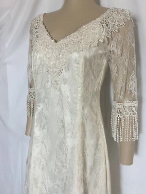 象牙色蕾丝香草缎婚纱礼服,尺寸 4 和 8 — 第 1/4 张图片