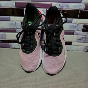 Nike Revolution Black & Pink Running Training Shoes BQ3207-501 Women's Size 7 - Picture 1 of 10