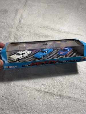 Mattel Hot Wheels NASCAR The Petty Racing Family Set “Nuevo Y Precintado” Foto 1 de 4