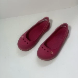 Crocs Mädchen Größe 12 C Mary Jane Schuhe Kadee Junior Fersenriemen flache Schuhe pink - Bild 1 von 4