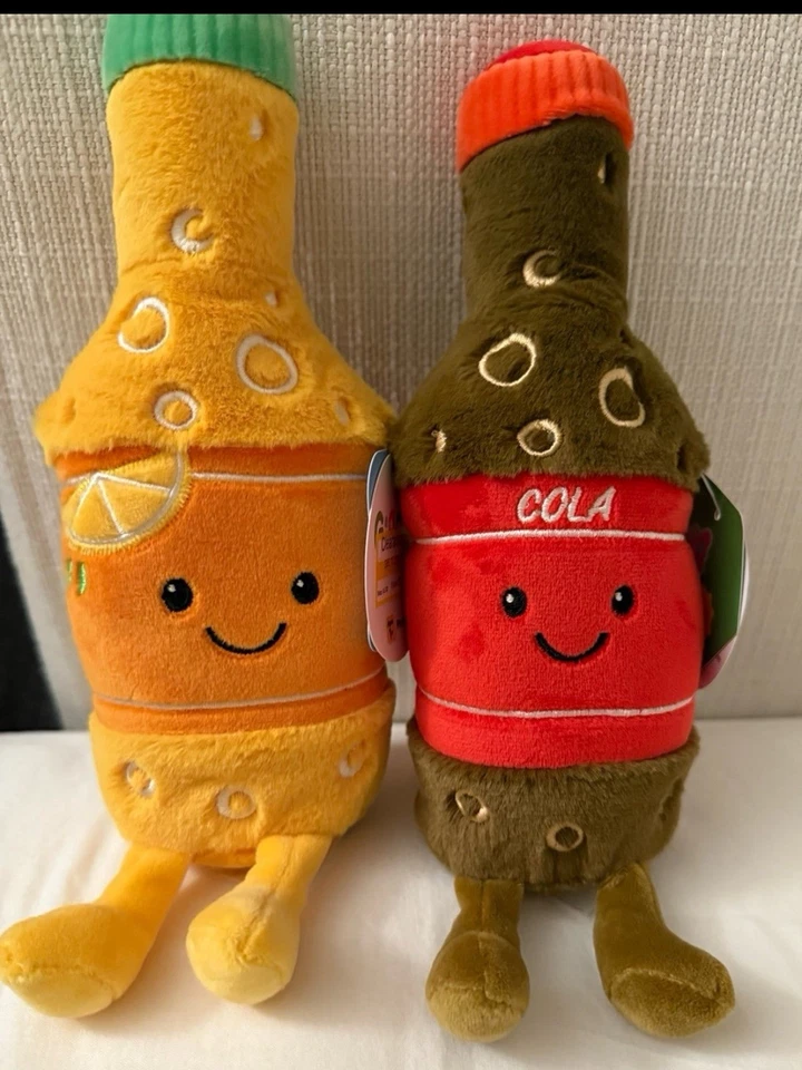 Menge 2 Gigglescape Plüsch Sodaflaschen - Orange & Cola - NEU - Bild 1 von 1