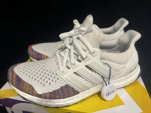 Adidas Ultraboost Rainbow 1.0 Ltd taglia 10 (adatte un po' piccole) BB7800 indossate una volta  - Foto 1 di 8