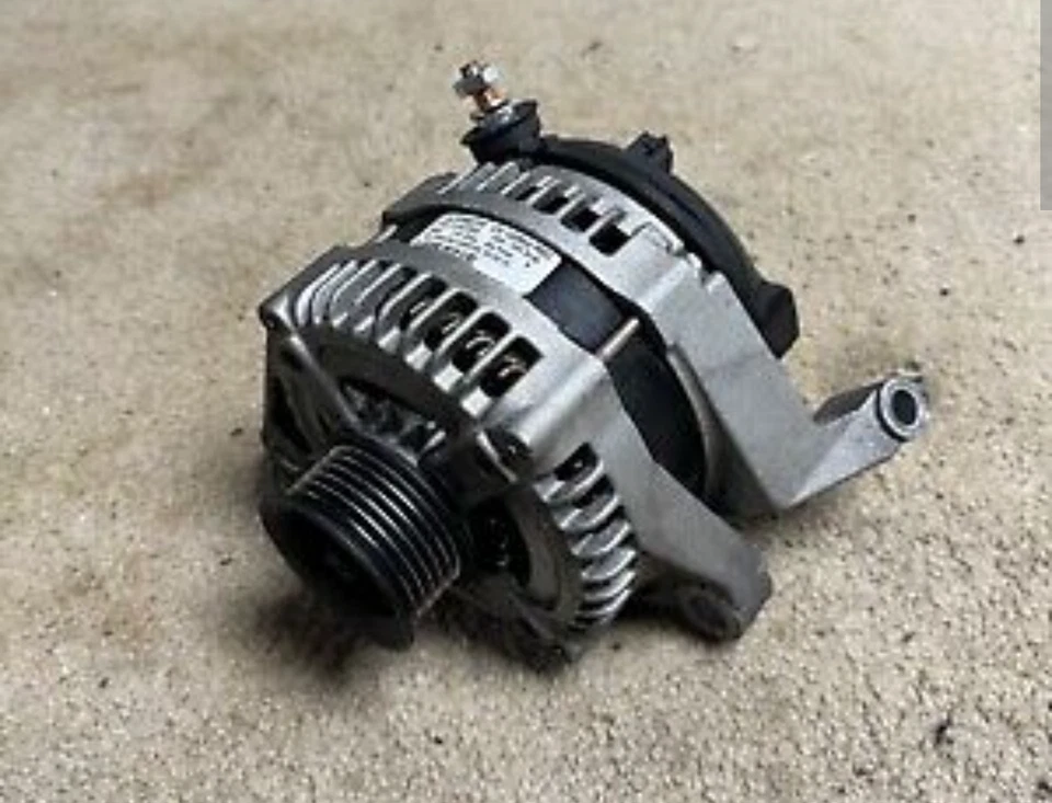 Alternador para Dodge Nitro 2007-11, Jeep Liberty 2010-12, 421000-0780 5149275A A Foto 1 de 1