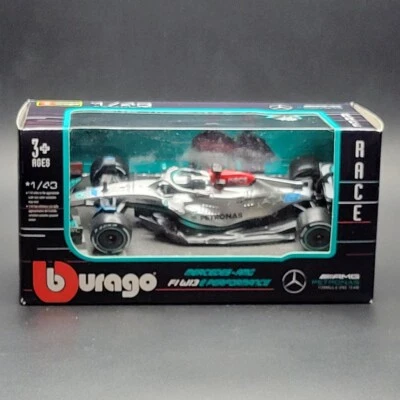 Coche de juguete Bburago Mercedes AMG F1 2022 George Russell escala 63 1:43 Foto 1 de 3