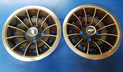 * 2 件套 * 复古 1975 - 1980 雪佛兰 Monza 13 英寸轮毂盖车轮盖二手 — 第 1/4 张图片