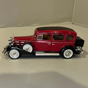 Signature 1933 Series 355C Fleetwood Model Car - Picture 1 of 3