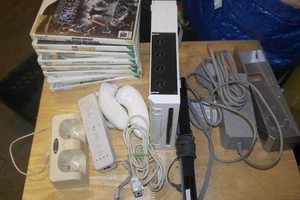 Nintendo Wii WHITE Console bundle +8 Game, , full accessories - Picture 1 of 4