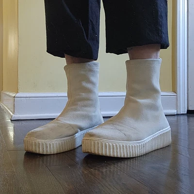 H&M Premium Selección Botines Gamuza Suave, EU42 US10, Marfil, Cremallera Trasera Foto 1 de 4