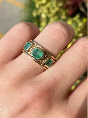 Anillo de tres piedras con esmeralda verde corte princesa de 2,85 quilates de oro amarillo de 14 quilates talla 9 para hombre Foto 1 de 4