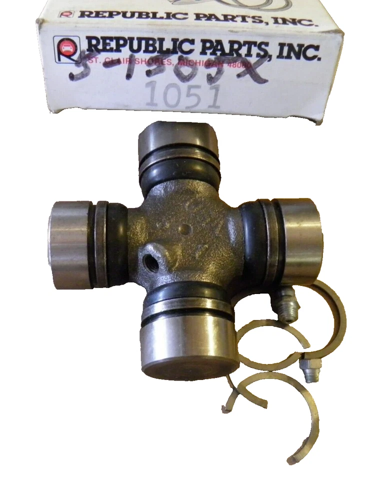 1051 UNIVERSAL JOINT  Foto 1 de 1