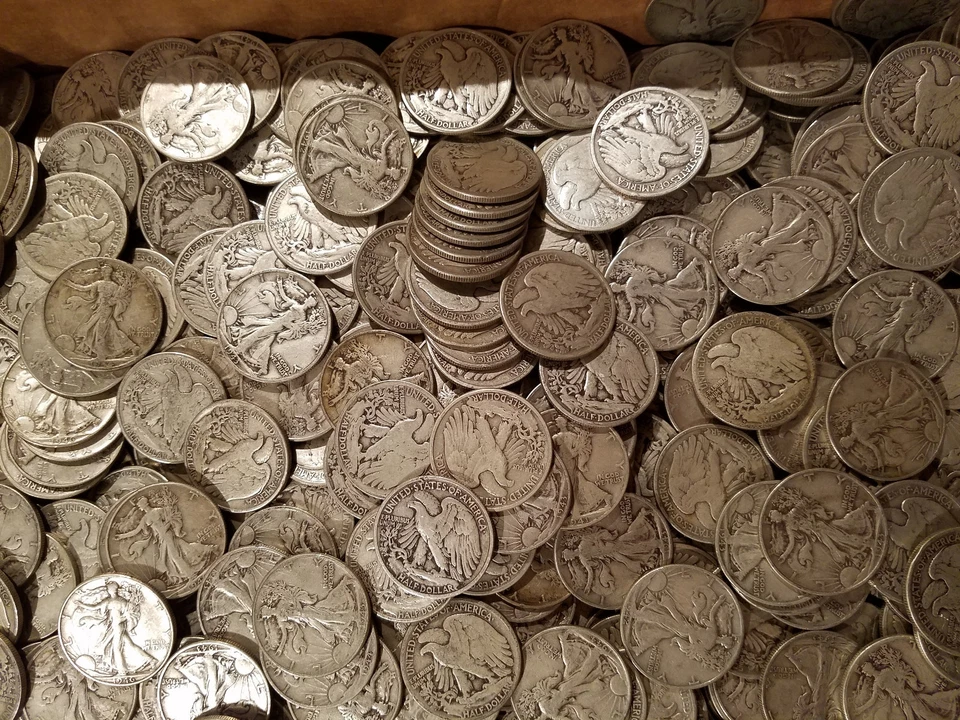 !$  .50 1916-1947 One Walking Liberty Half Dollar Avg Circulated 90% Silver (V) - Image 1 of 1