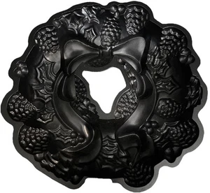 Nordic Ware Christmas Holiday Wreath Bundt Cake Pan 9 Cups Black Non Stick USA - Picture 1 of 7