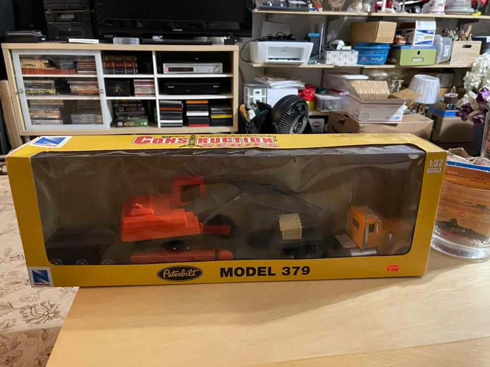 New-Ray Toys Nr11283a Peterbilt Model 379 Truck With Backhoe