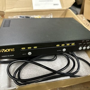 Video Scaler TV ONE CSC-1100 with Power Supply - Picture 1 of 6