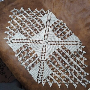 White Table Runner Doily Doilies Crocheted 16.5-30.5 Inches Sparkly Vintage  - Picture 1 of 5