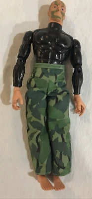 Hasbro G.I. 1996 Figura de Acción Joe TRAJE NEGRO CAMUFLAJE PINTURA FACIAL 12" PANTALONES/SIN BOTAS Foto 1 de 4