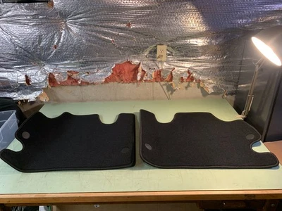 17-20 OEM Chrysler Pacifica Trasero 2da Fila Alfombra Negra Alfombrilla Par Foto 1 de 4