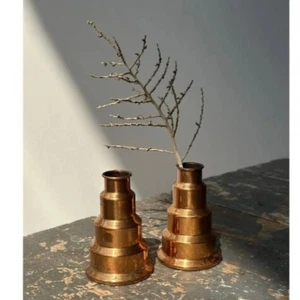 Candelabros de cobre escalonados vintage de Revere alrededor de 1930 Art Deco en relieve  - Imagen 1 de 6