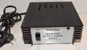 Fuente de alimentación regulada Radio Shack DC 12 voltios #22-120A probada - Imagen 1 de 3