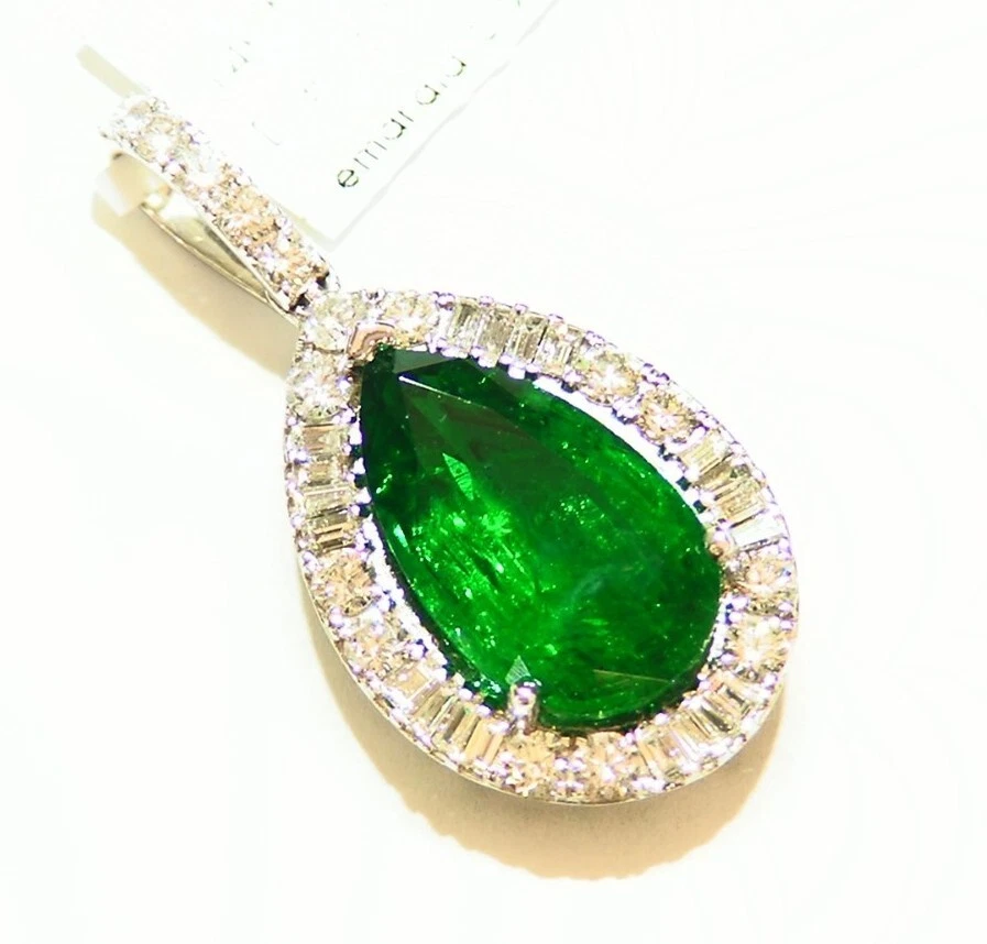 Collar de compromiso vintage de diamantes esmeralda natural de oro blanco macizo de 7,10 quilates 14 quilates  Foto 1 de 4