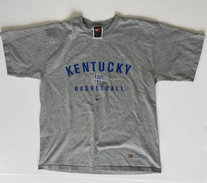 Camisa De Colección Kentucky Wildcats Para Hombres Grande Gris Nike Team Y2K Center Swoosh - Imagen 1 de 5