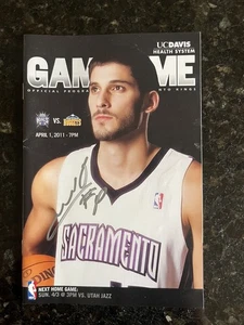Programma gioco autografato firmato NBA Sacramento Kings 2011 Omri Caspi - Foto 1 di 3