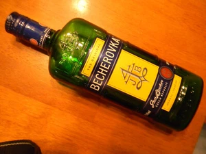 Botella de licor de hierbas Becherovka República Checa vacía 12" de alto - Imagen 1 de 4